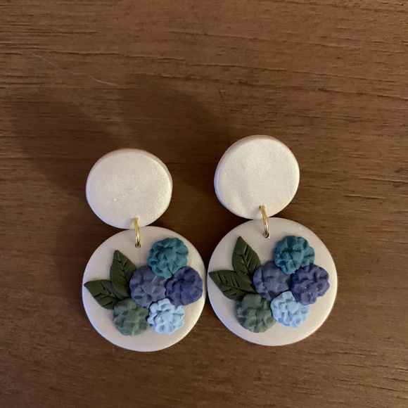 Blue hydrangea earrings - Picture 2 of 2